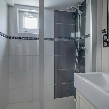 280m De La Plage, Pour 4 *